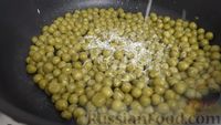 "Гнёзда" из макарон с мясным фаршем и зелёным горошком
