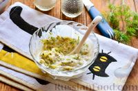 Запечённый минтай в сметанном соусе с маринованными огурцами