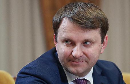 Орешкин выступил за расчеты в рублях и евро при заключении нефтегазовых контрактов