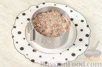 Слоёный рыбный салат с крекерами, морковью и сыром