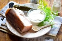Запечённый минтай в сметанном соусе с маринованными огурцами