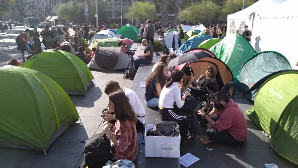 <br />
В центре Барселоны студенты разбили палаточный городок<br />
