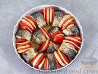 Скумбрия, запечённая с помидорами и луком