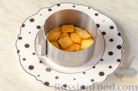Слоёный рыбный салат с крекерами, морковью и сыром