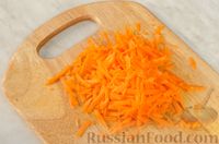 Слоёный рыбный салат с крекерами, морковью и сыром