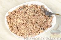 Слоёный рыбный салат с крекерами, морковью и сыром