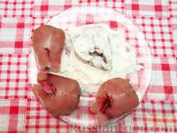 Рыба под томатным соусом с морковью и луком-пореем