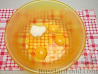 Рулет со сгущёнкой и орехами