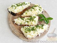 Гренки с сыром, яйцом и базиликом