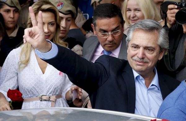 <br />
Оппозиционер Альберто Фернандес лидирует на выборах президента Аргентины<br />

