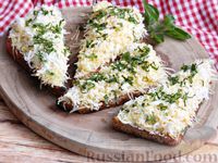 Гренки с сыром, яйцом и базиликом