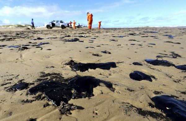 <br />
Бразилия ищет виновных в разливе нефти на северо-востоке страны<br />

