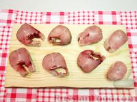 Рыба под томатным соусом с морковью и луком-пореем